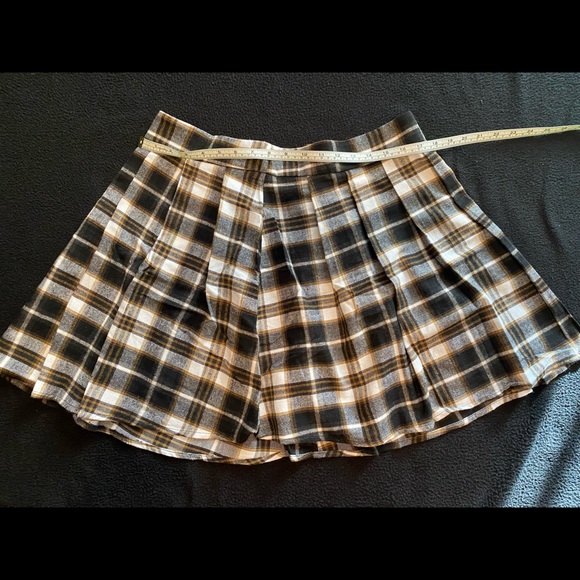 SHEIN Plaid Skirt - Picture 2 of 5